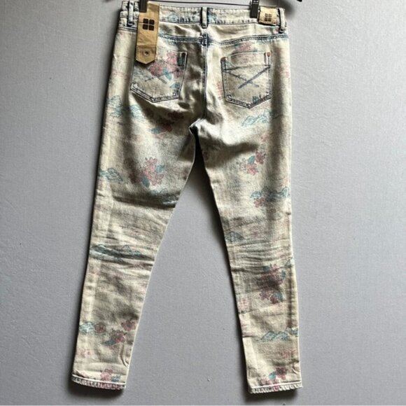 Insight beautiful scenery printed mid rise slim denim Sz 31” - Picture 3 of 14